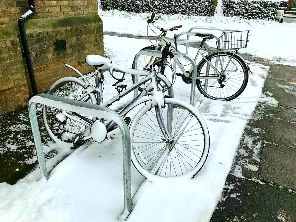 自転車通勤　冬の服装